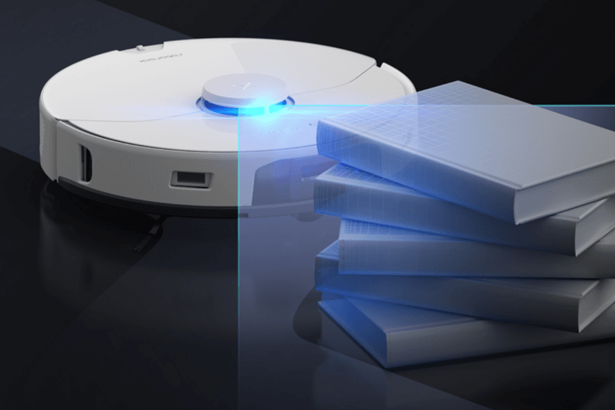 Man sieht den Laserturm auf der Oberseite des Roboters. 